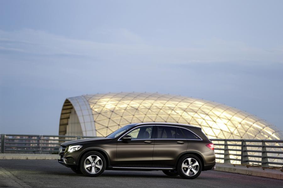  Mercedes-Benz GLC250 d 4Matic Off-Road 2015 года  (фото 2 из 34)